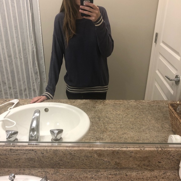 Lightweight Madewell sweater with striped sleeves - Picture 3 of 4